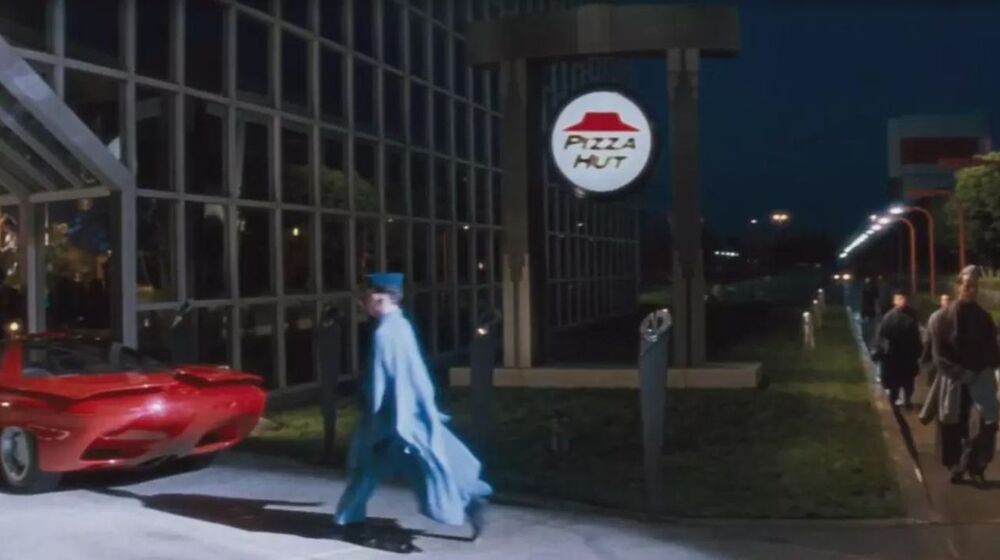 Todos relacionamos 'Demolition Man' con Pizza Hut. Sin embargo, fue un cambio r&aacute;pido: en la versi&oacute;n original es otra cadena de comida r&aacute;pida