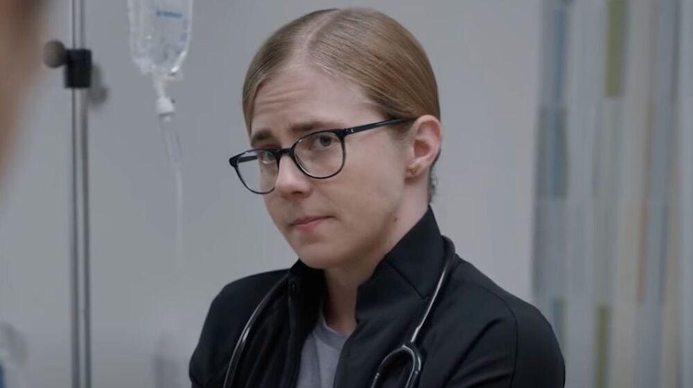 Dra Wendy Ross, m&eacute;dico con autismo: El equipo de 'The Pitt' se tom&oacute; "muy en serio la idea de no retratar una situaci&oacute;n estereotipada"